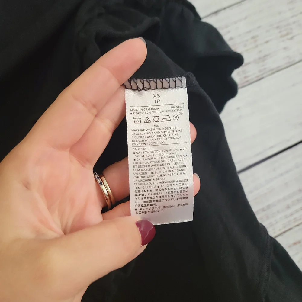 Banana Republic XS Black Designer Tee - Picture 4 of 4